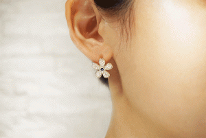 MIWAKO JEWELRY TOKYO Flower Pave Pierce