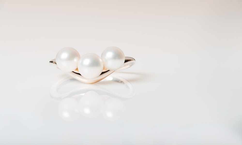 Pearls V Ring