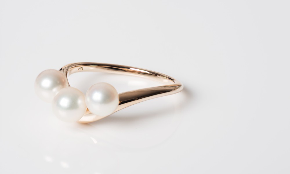 Pearls V Ring